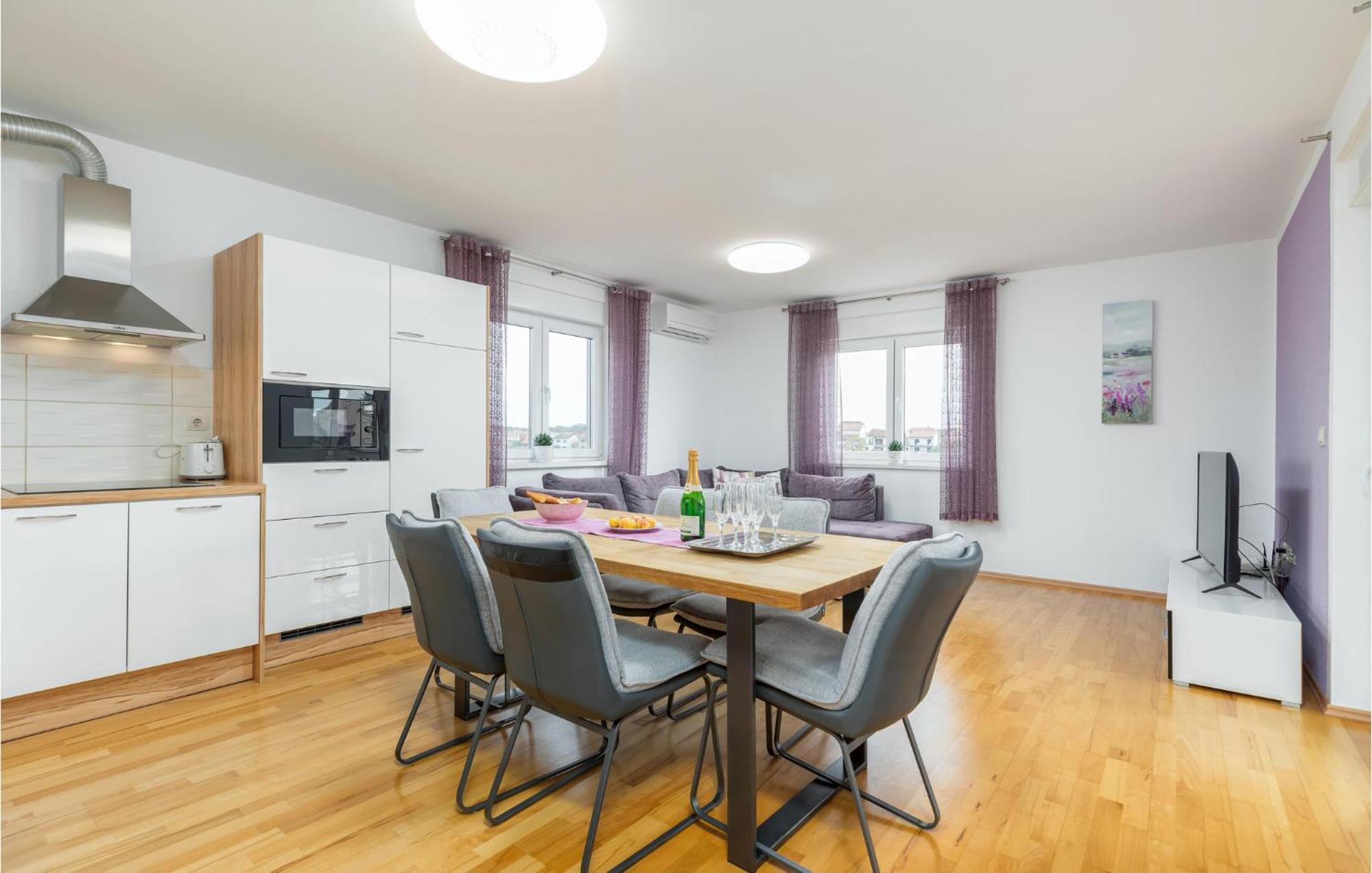 Lovely Apartment In Valbandon With Kitchen Fažana エクステリア 写真