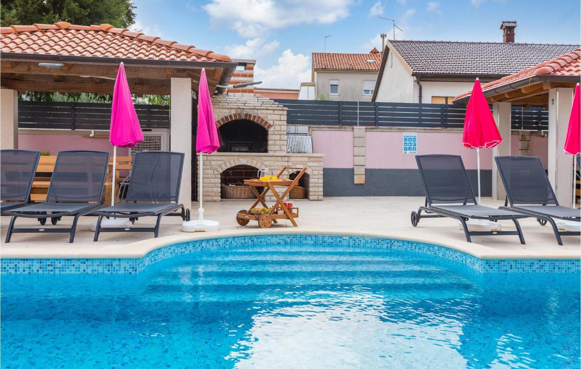 Lovely Apartment In Valbandon With Kitchen Fažana エクステリア 写真